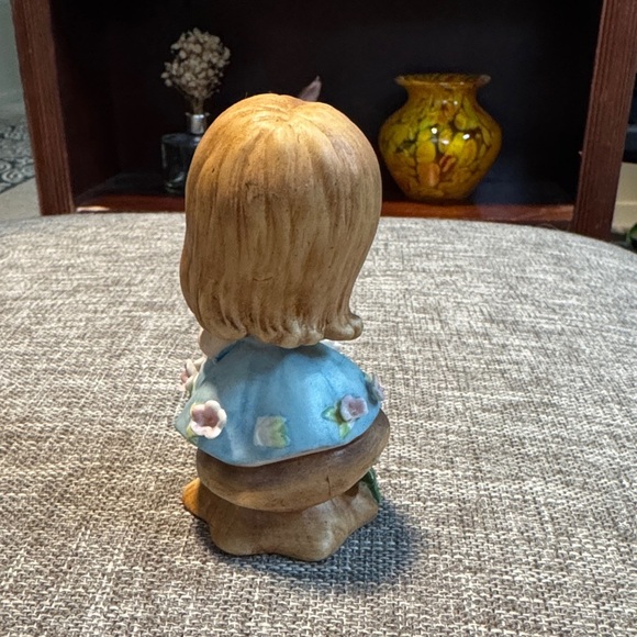 Stanley Figurine with Blue Dress and Star - Picture 5 of 5